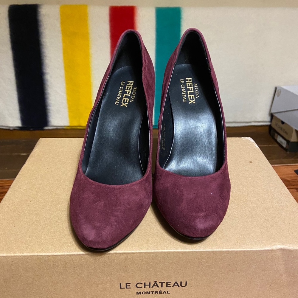 NWT Le Chateau Leather Suede Cherry 🍒 Heels